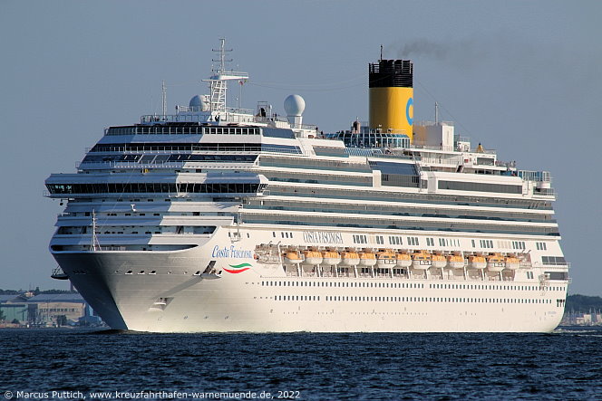 Das Kreuzfahrtschiff COSTA FASCINOSA am 30. Juni 2022 in Kiel (Deutschland).