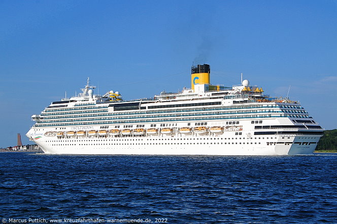 Das Kreuzfahrtschiff COSTA FASCINOSA am 30. Juni 2022 in Kiel (Deutschland).