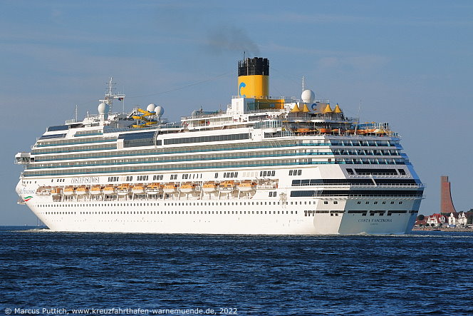 Das Kreuzfahrtschiff COSTA FASCINOSA am 30. Juni 2022 in Kiel (Deutschland).