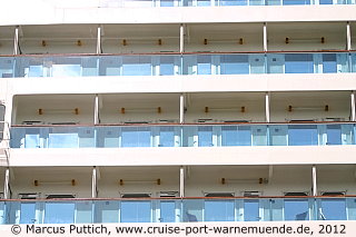 Das Kreuzfahrtschiff COSTA FORTUNA am 26. Mai 2012 im Kreuzfahrthafen Warnem&uuml;nde in der Hansestadt Rostock (Erstanlauf).