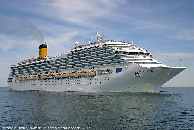 Das Kreuzfahrtschiff COSTA FORTUNA am 26. Mai 2012 im Kreuzfahrthafen Warnem&uuml;nde in der Hansestadt Rostock (Erstanlauf).