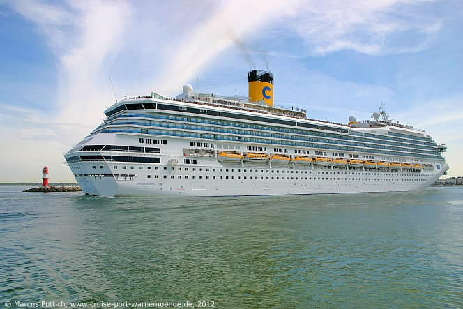 Das Kreuzfahrtschiff COSTA FORTUNA am 26. Mai 2012 im Kreuzfahrthafen Warnem&uuml;nde in der Hansestadt Rostock (Erstanlauf).