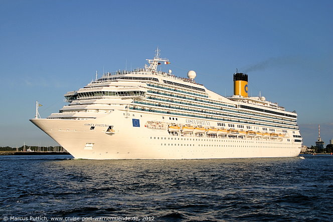 Das Kreuzfahrtschiff COSTA FORTUNA am 11. August 2012 im Kreuzfahrthafen Warnem&uuml;nde in der Hansestadt Rostock.