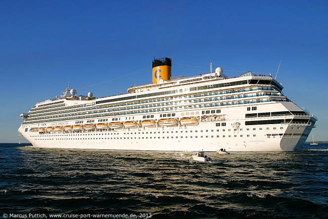 Das Kreuzfahrtschiff COSTA FORTUNA am 11. August 2012 im Kreuzfahrthafen Warnem&uuml;nde in der Hansestadt Rostock.