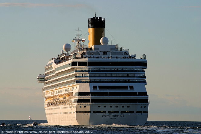 Das Kreuzfahrtschiff COSTA FORTUNA am 11. August 2012 im Kreuzfahrthafen Warnem&uuml;nde in der Hansestadt Rostock.