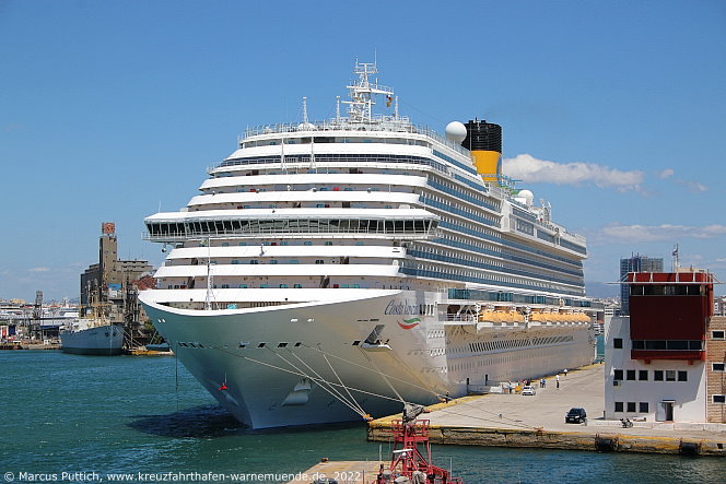 Das Kreuzfahrtschiff COSTA VENEZIA am 19. Mai 2022 in Piräus (Griechenland).