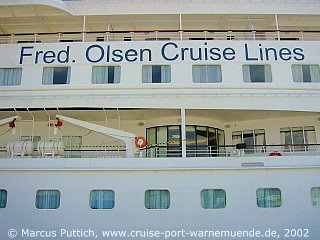 Das Kreuzfahrtschiff BRAEMAR am 11. Juli 2002 in Hamburg (Deutschland).