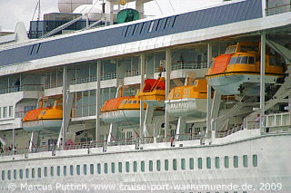 Das Kreuzfahrtschiff BRAEMAR am 12. August 2009 im Kreuzfahrthafen Warnem&uuml;nde in der Hansestadt Rostock.