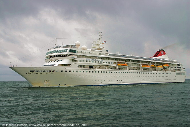 Das Kreuzfahrtschiff BRAEMAR am 12. August 2009 im Kreuzfahrthafen Warnem&uuml;nde in der Hansestadt Rostock.