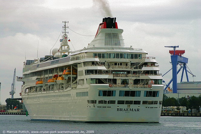 Das Kreuzfahrtschiff BRAEMAR am 12. August 2009 im Kreuzfahrthafen Warnem&uuml;nde in der Hansestadt Rostock.