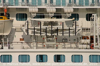 Das Kreuzfahrtschiff BALMORAL von der Kreuzfahrtreederei Fred. Olsen Cruise Lines am 28. Juli 2010 im Kreuzfahrthafen Warnem&uuml;nde in der Hansestadt Rostock.