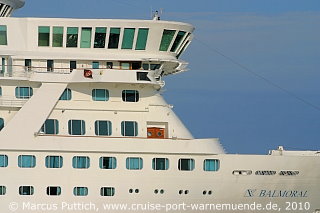 Das Kreuzfahrtschiff BALMORAL von der Kreuzfahrtreederei Fred. Olsen Cruise Lines am 28. Juli 2010 im Kreuzfahrthafen Warnem&uuml;nde in der Hansestadt Rostock.