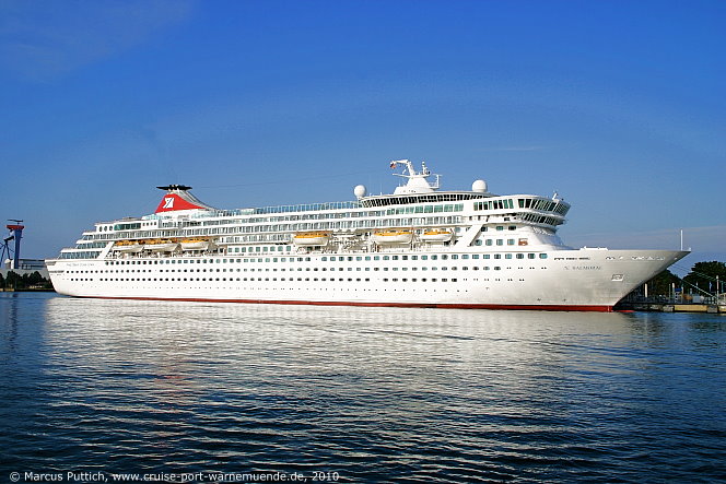 Das Kreuzfahrtschiff BALMORAL von der Kreuzfahrtreederei Fred. Olsen Cruise Lines am 28. Juli 2010 im Kreuzfahrthafen Warnem&uuml;nde in der Hansestadt Rostock.