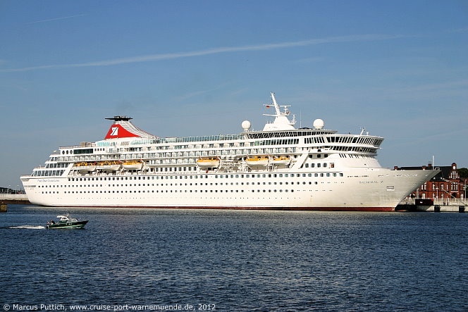 Das Kreuzfahrtschiff BALMORAL am 23. Juli 2012 im Kreuzfahrthafen Warnemünde in der Hansestadt Rostock.