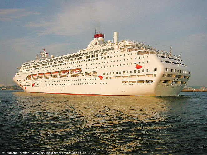 Das Kreuzfahrtschiff A'ROSA BLU von der Kreuzfahrtreederei A'ROSA Cruises am 22. Juni 2002 im Kreuzfahrthafen Warnemünde in der Hansestadt Rostock.