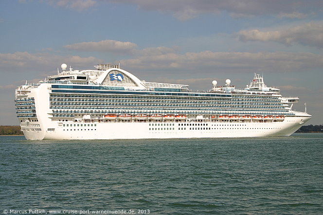 Das Kreuzfahrtschiff CROWN PRINCESS am 30. April 2013 in Southampton (England).