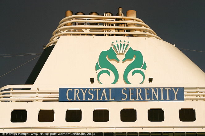 Das Kreuzfahrtschiff CRYSTAL SERENITY von der Kreuzfahrtreederei Crystal Cruises am 01. August 2013 im Kreuzfahrthafen Warnemünde in der Hansestadt Rostock.