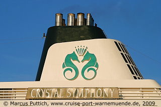 Das Kreuzfahrtschiff CRYSTAL SYMPHONY am 20. August 2009 im Kreuzfahrthafen Warnemünde in der Hansestadt Rostock.