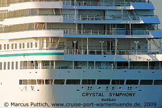 Das Kreuzfahrtschiff CRYSTAL SYMPHONY am 20. August 2009 im Kreuzfahrthafen Warnem&uuml;nde in der Hansestadt Rostock.