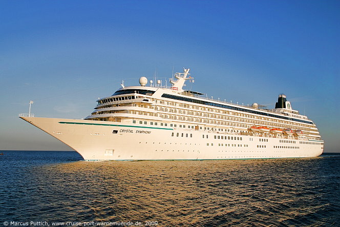 Das Kreuzfahrtschiff CRYSTAL SYMPHONY am 20. August 2009 im Kreuzfahrthafen Warnem&uuml;nde in der Hansestadt Rostock.