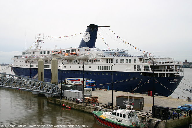 Das Kreuzfahrtschiff OCEAN COUNTESS am 23. September 2012 in Liverpool (England).