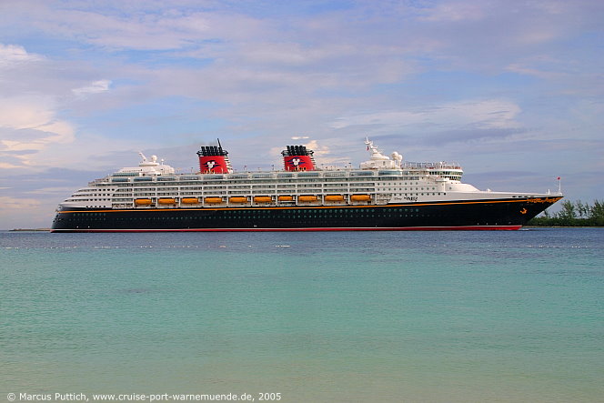Das Kreuzfahrtschiff DISNEY WONDER am 07. Oktober 2005 in Nassau (Bahamas).
