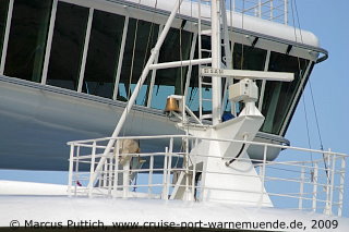 Das Kreuzfahrtschiff EMERALD PRINCESS von der Kreuzfahrtreederei Princess Cruises am 22. August 2009 im Kreuzfahrthafen Warnemünde in der Hansestadt Rostock.