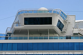 Das Kreuzfahrtschiff EMERALD PRINCESS von der Kreuzfahrtreederei Princess Cruises am 22. August 2009 im Kreuzfahrthafen Warnemünde in der Hansestadt Rostock.