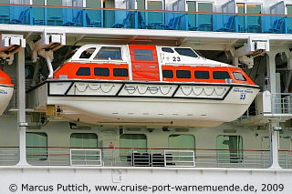 Das Kreuzfahrtschiff EMERALD PRINCESS von der Kreuzfahrtreederei Princess Cruises am 22. August 2009 im Kreuzfahrthafen Warnemünde in der Hansestadt Rostock.