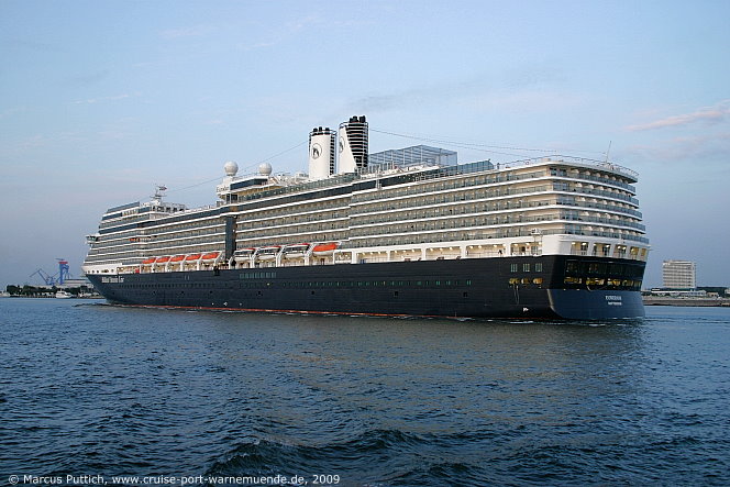 Das Kreuzfahrtschiff EURODAM am 02. August 2009 im Kreuzfahrthafen Warnemünde in der Hansestadt Rostock.