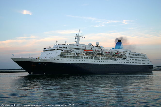 Das Kreuzfahrtschiff SAGA SAPPHIRE am 22. Juli 2012 im Kreuzfahrthafen Warnem&uuml;nde in der Hansestadt Rostock.