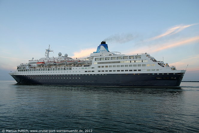 Das Kreuzfahrtschiff SAGA SAPPHIRE am 22. Juli 2012 im Kreuzfahrthafen Warnem&uuml;nde in der Hansestadt Rostock.