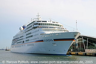 Das Kreuzfahrtschiff EUROPA am 09. Juli 2005 im Ostseebad Warnem&uuml;nde (Erstanlauf).