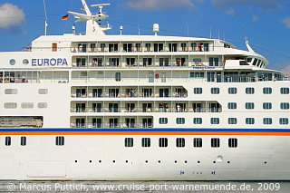 Das Kreuzfahrtschiff EUROPA am 23. August 2009 im Ostseebad Warnem&uuml;nde.