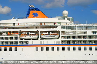 Das Kreuzfahrtschiff EUROPA am 23. August 2009 im Ostseebad Warnem&uuml;nde.