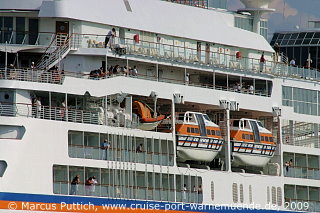 Das Kreuzfahrtschiff EUROPA am 23. August 2009 im Ostseebad Warnem&uuml;nde.