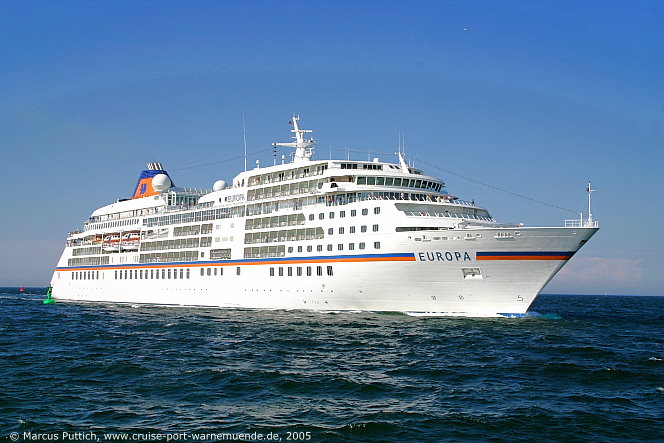 Das Kreuzfahrtschiff EUROPA am 09. Juli 2005 im Ostseebad Warnem&uuml;nde (Erstanlauf).