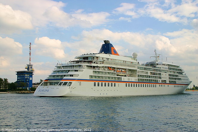 Das Kreuzfahrtschiff EUROPA am 25. August 2012 im Ostseebad Warnem&uuml;nde.