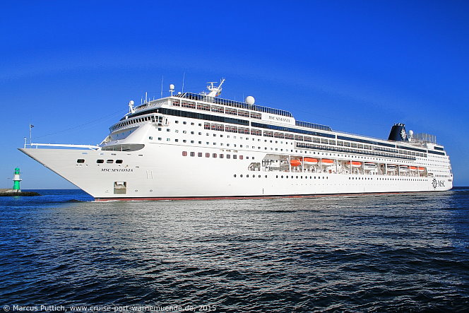 Das Kreuzfahrtschiff MSC SINFONIA am 07. Juni 2015 im Kreuzfahrthafen Warnem&uuml;nde in der Hansestadt Rostock.