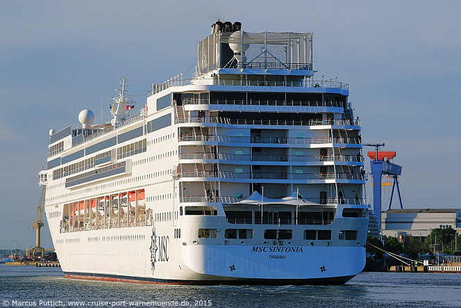 Das Kreuzfahrtschiff MSC SINFONIA am 07. Juni 2015 im Kreuzfahrthafen Warnemünde in der Hansestadt Rostock.