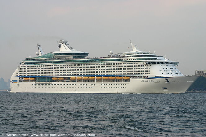Das Kreuzfahrtschiff EXPLORER OF THE SEAS von der Kreuzfahrtreederei Royal Caribbean International am 26. Juli 2008 in New York, NY (USA).