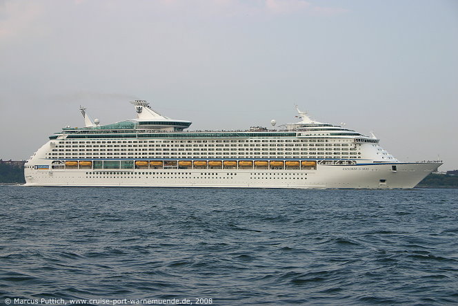 Das Kreuzfahrtschiff EXPLORER OF THE SEAS von der Kreuzfahrtreederei Royal Caribbean International am 26. Juli 2008 in New York, NY (USA).