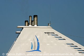 Das Kreuzfahrtschiff LE DIAMANT am 22. Juni 2010 im Ostseebad Warnem&uuml;nde.