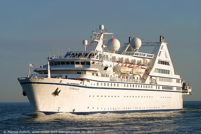 Das Kreuzfahrtschiff LE DIAMANT am 22. Juni 2010 im Ostseebad Warnem&uuml;nde.