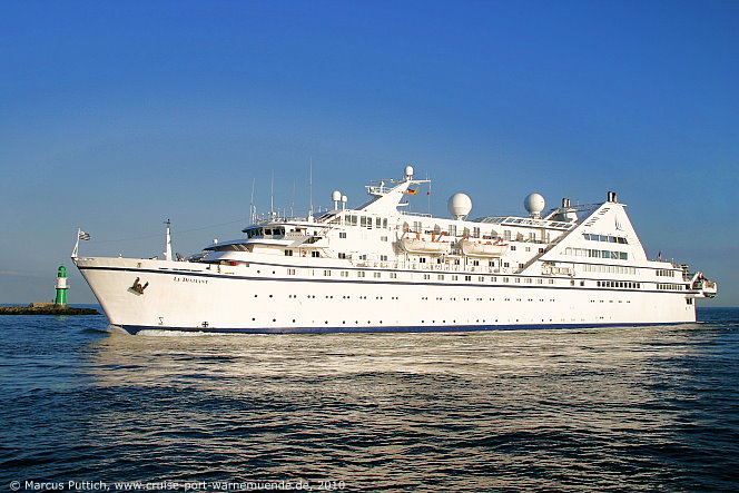 Das Kreuzfahrtschiff LE DIAMANT am 22. Juni 2010 im Ostseebad Warnem&uuml;nde.