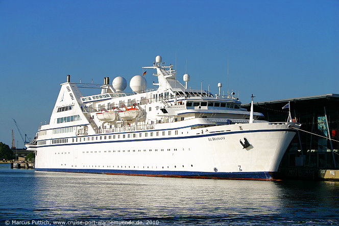 Das Kreuzfahrtschiff LE DIAMANT am 22. Juni 2010 im Ostseebad Warnem&uuml;nde.