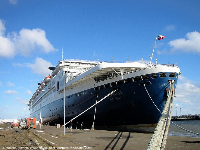Das Kreuzfahrtschiff NORWAY am 23. Mai 2005 in Bremerhaven (Deutschland).