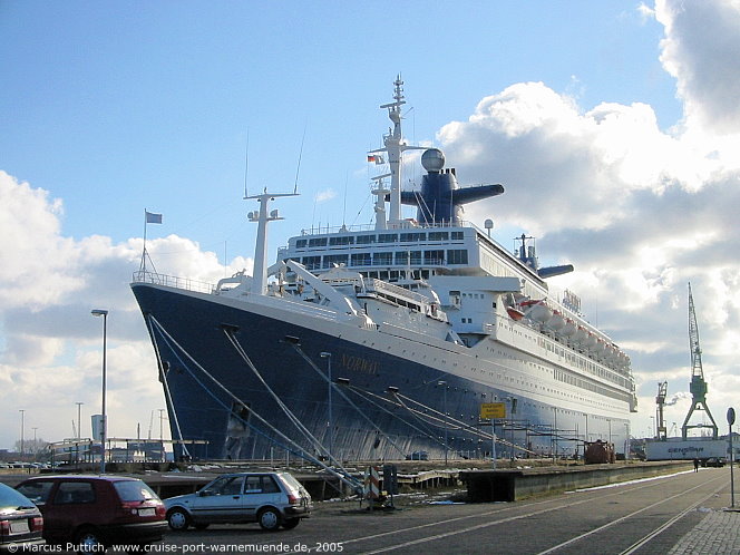 Das Kreuzfahrtschiff NORWAY am 23. Mai 2005 in Bremerhaven (Deutschland).