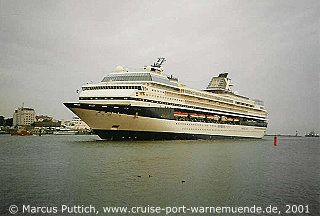 Das Kreuzfahrtschiff GALAXY am 08. August 2001 im Kreuzfahrthafen Warnemünde in der Hansestadt Rostock.