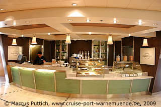 Das Kreuzfahrtschiff MEIN SCHIFF: Die Nasch Bar auf Deck 6.